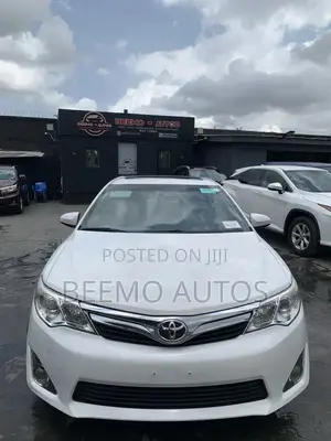 Toyota Camry XLE 4dr Sedan (3.5L 6cyl 6A) 2014 White