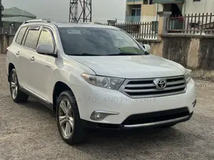 Toyota Highlander Limited 3.5l 4WD 2013 White