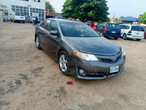 Toyota Camry SE 4dr Sedan (2.5L 4cyl 6A) 2013 Gray