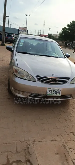 Toyota Camry 2005 Gold