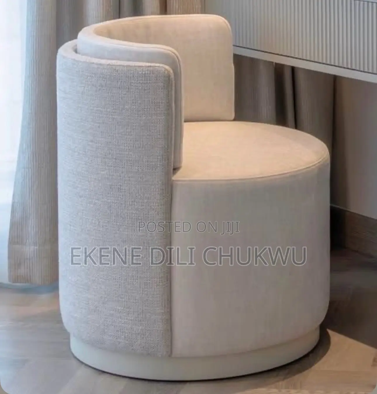 Modern Bouclé Plush Ottoman Stool–Multipurpose Vanity Dressing Table
