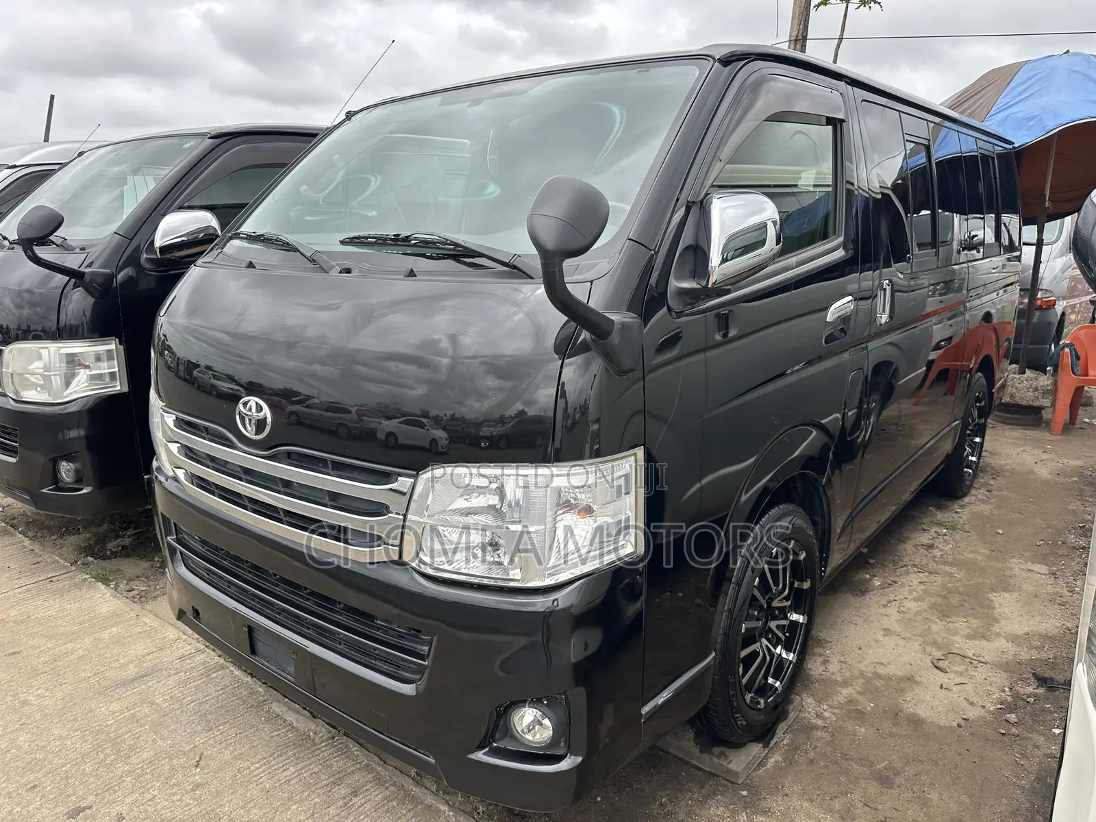 Toyota HiAce 2015 Black
