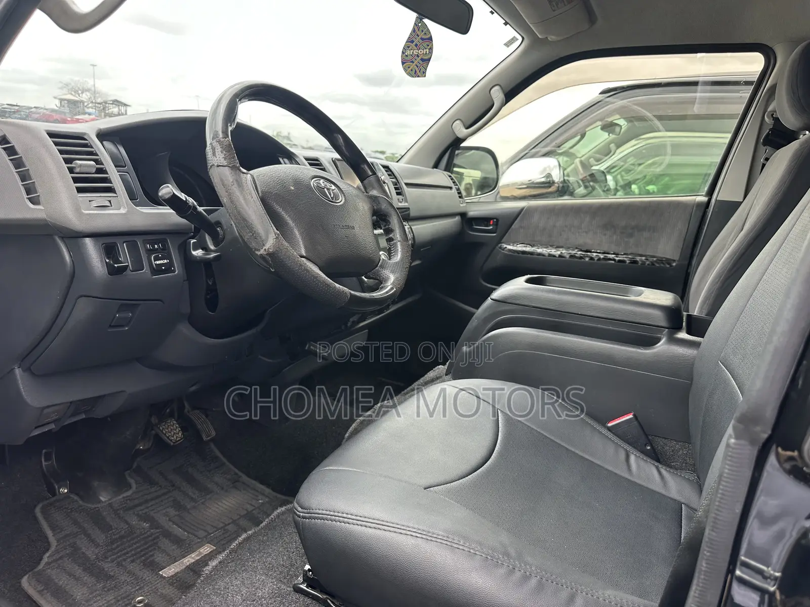 Toyota HiAce 2015 Black
