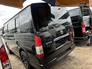 Toyota HiAce 2015 Black