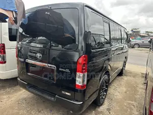 Toyota HiAce 2015 Black