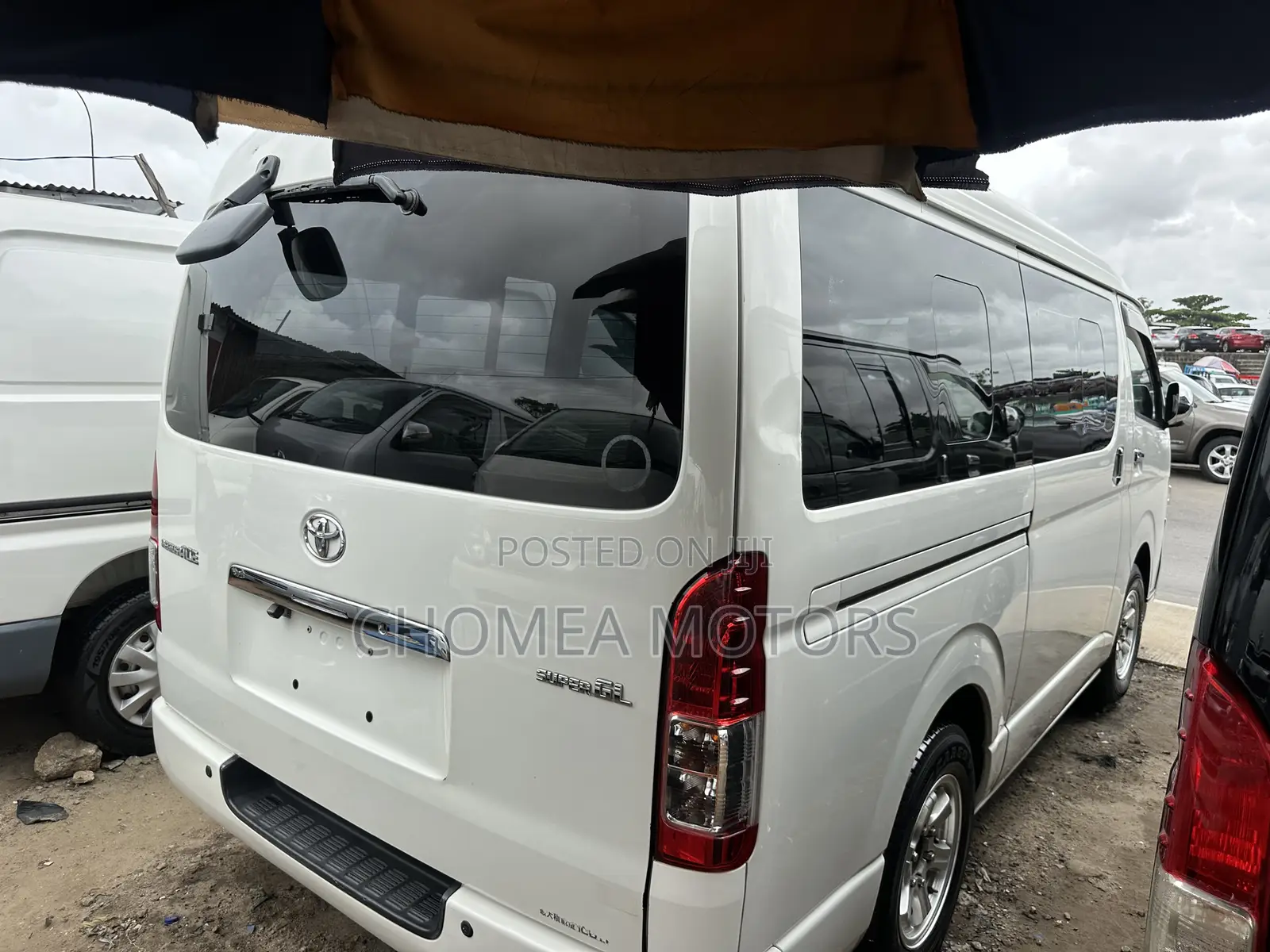 Toyota HiAce 2016 White