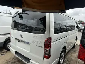 Toyota HiAce 2016 White