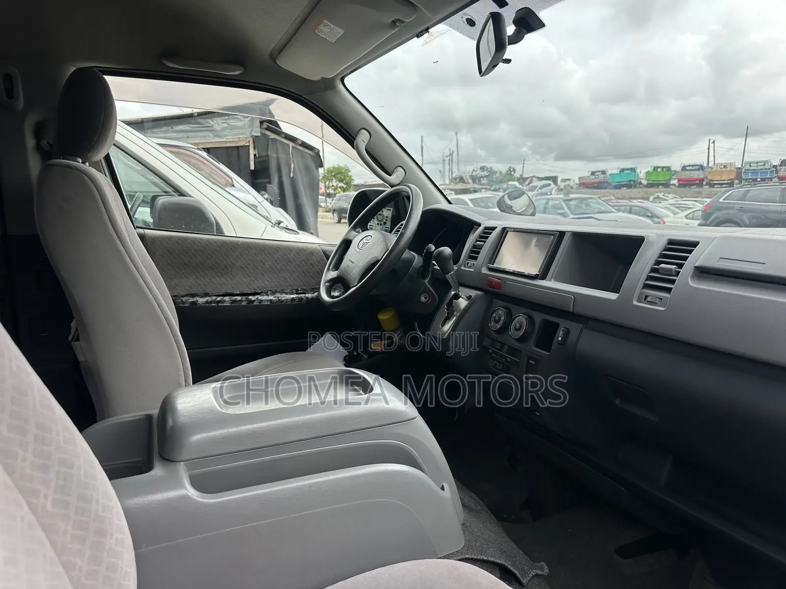 Toyota HiAce 2016 White