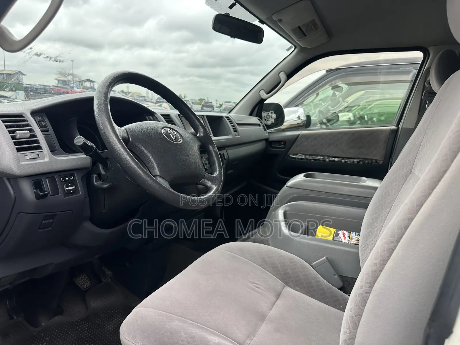 Toyota HiAce 2016 White