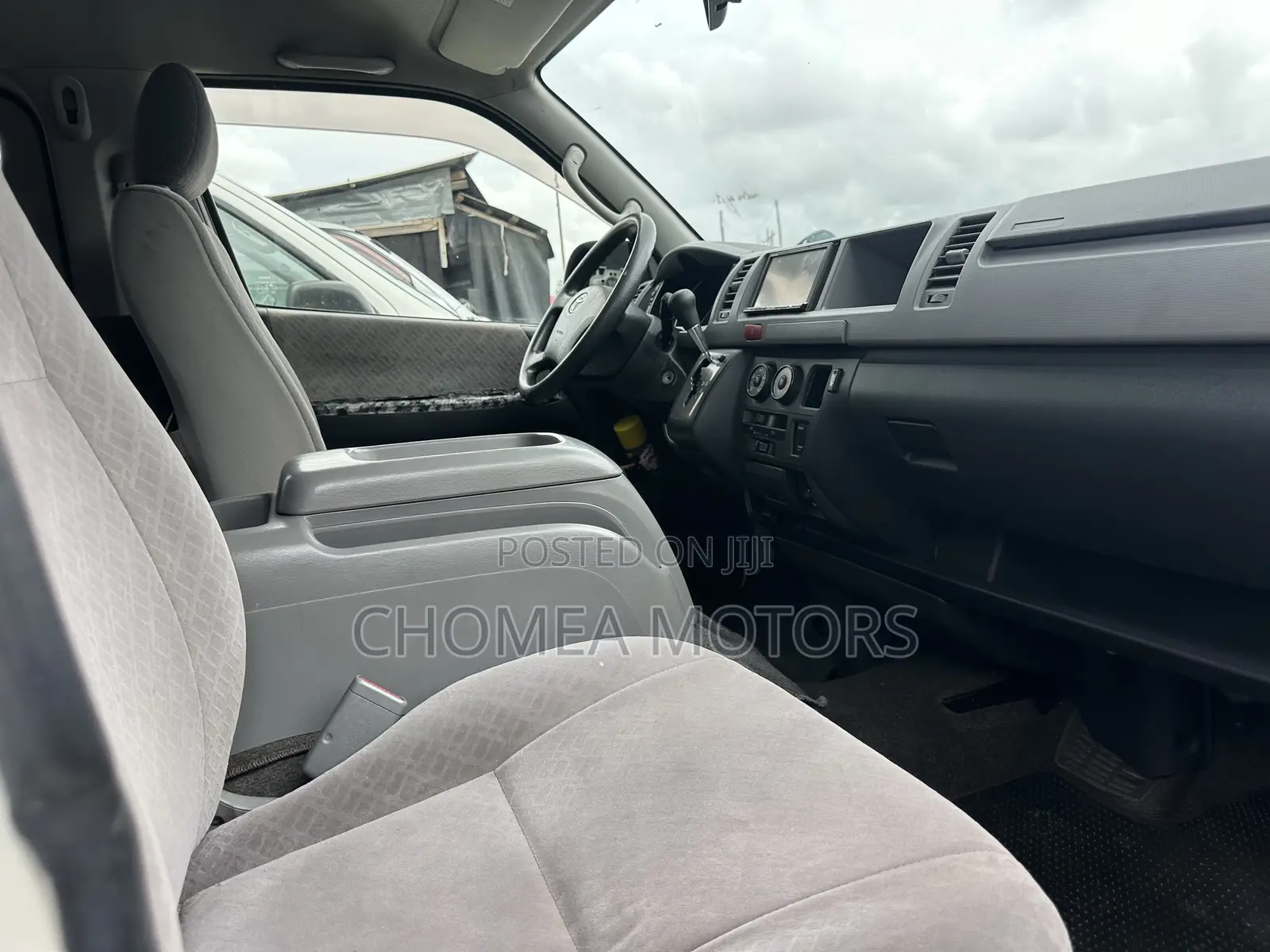 Toyota HiAce 2016 White
