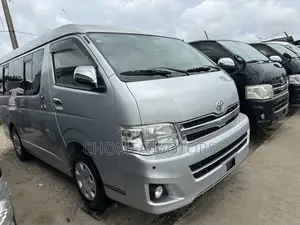 Toyota HiAce 2015 Silver
