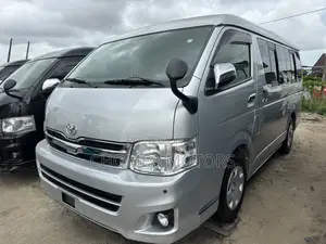 Toyota HiAce 2015 Silver