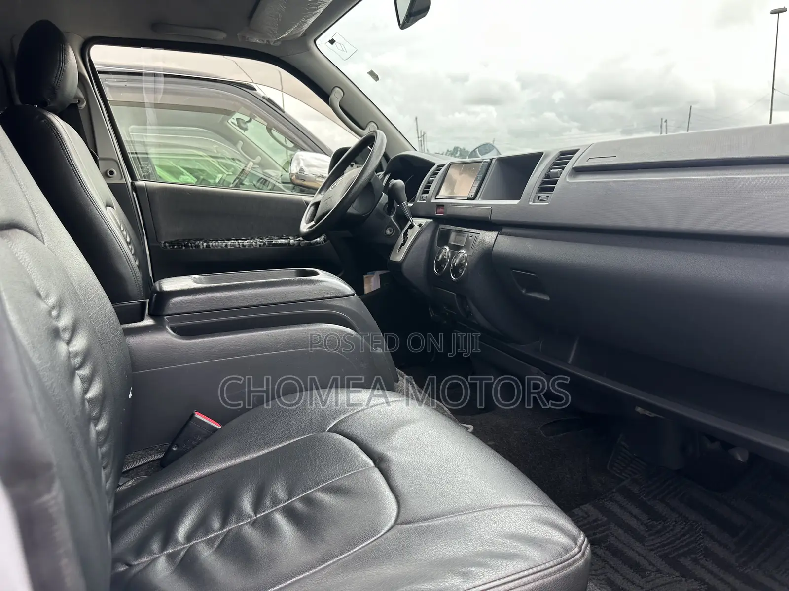Toyota HiAce 2015 Silver