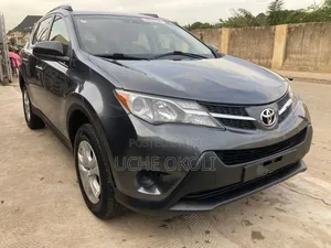 Toyota RAV4 LE 4dr SUV (2.5L 4cyl 6A) 2015 Gray