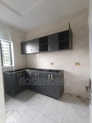 2bdrm Block of Flats in Lights Estate, Lakowe for rent