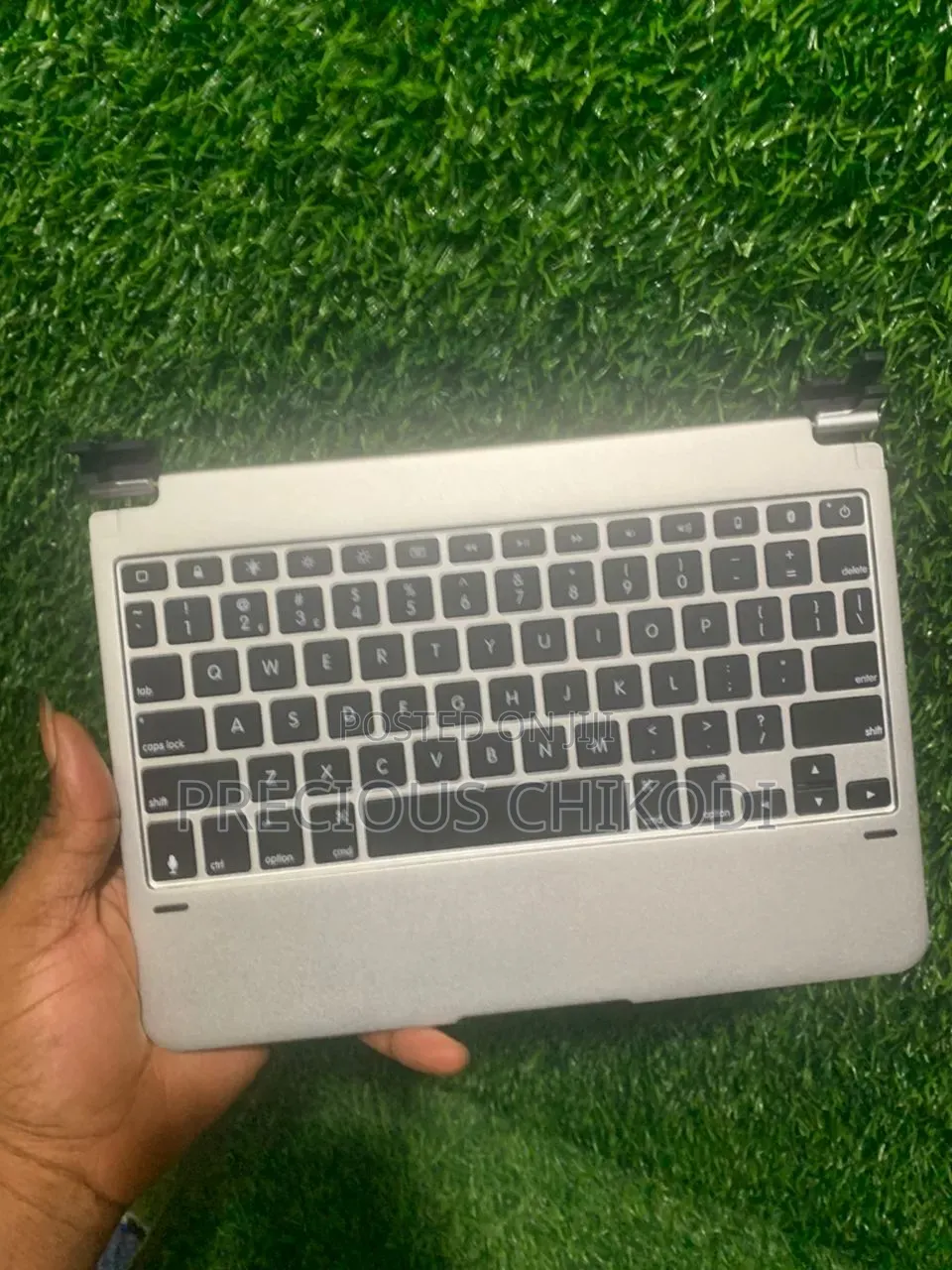 Brydge Wireless Keyboard and Magnetic for iPad