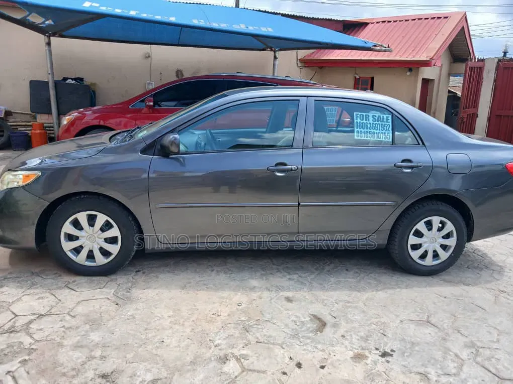 Toyota Corolla 2010 Gray
