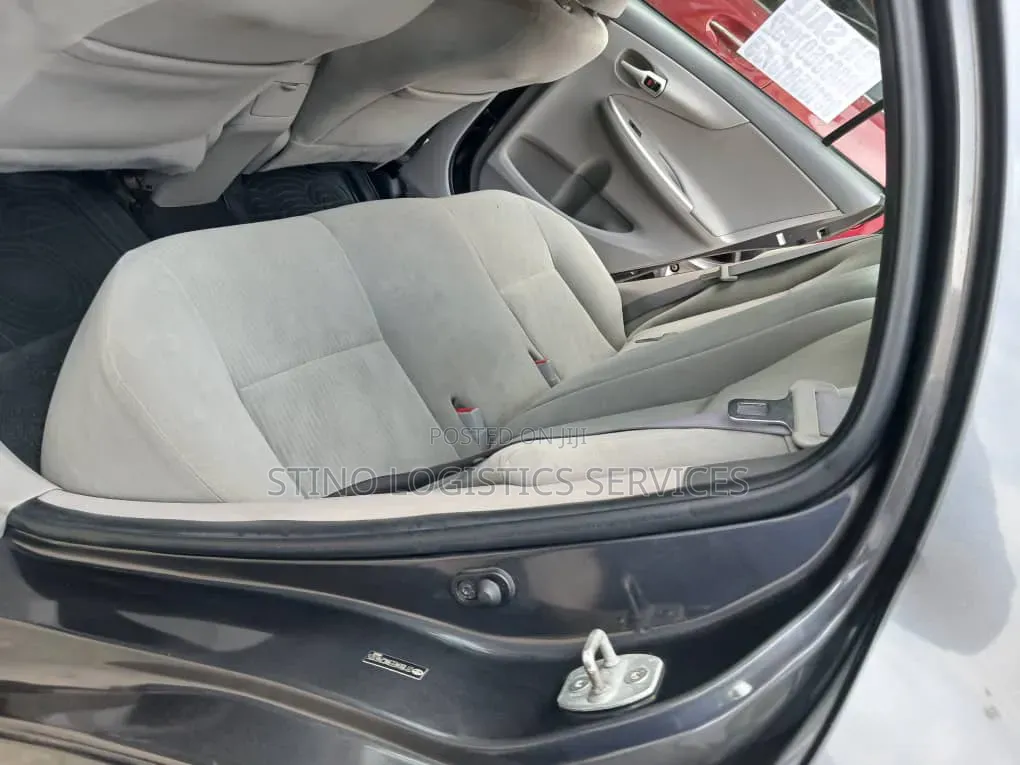 Toyota Corolla 2010 Gray
