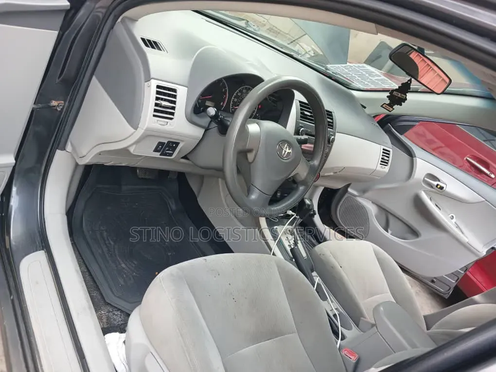 Toyota Corolla 2010 Gray