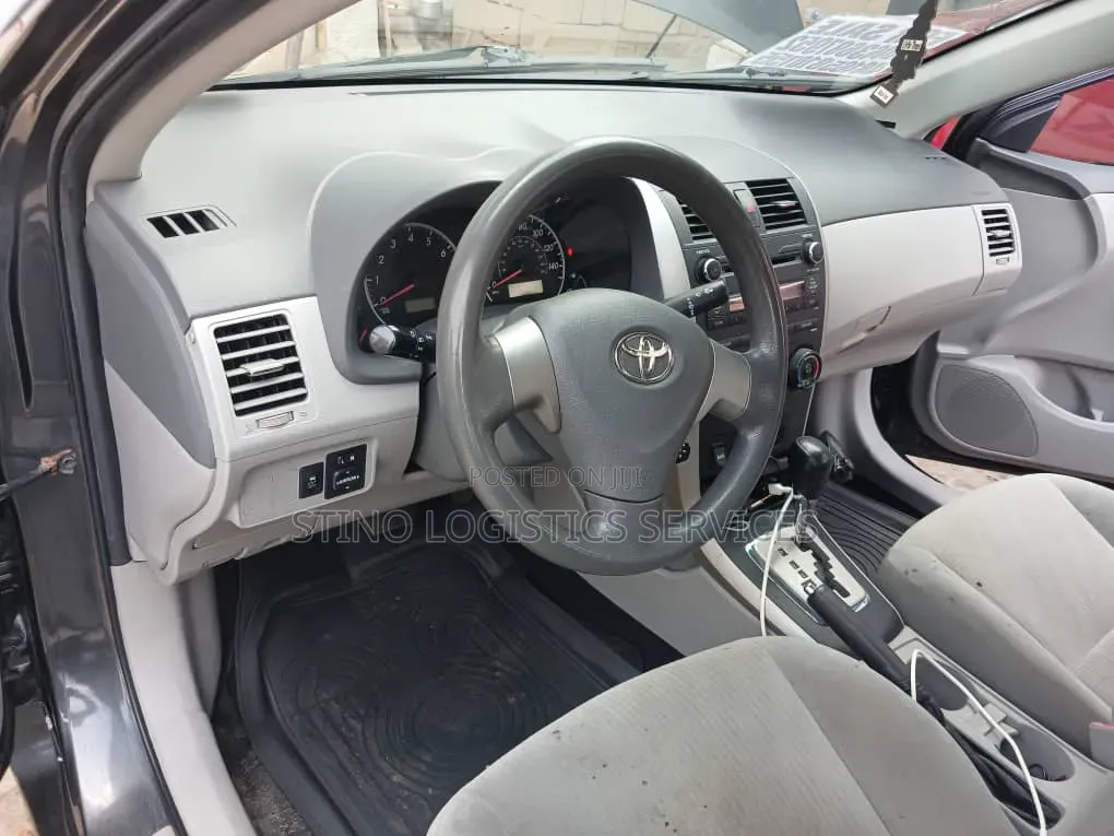 Toyota Corolla 2010 Gray