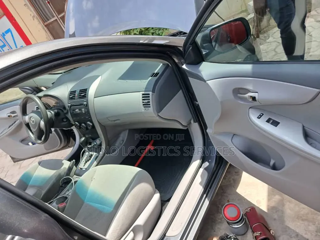 Toyota Corolla 2010 Gray