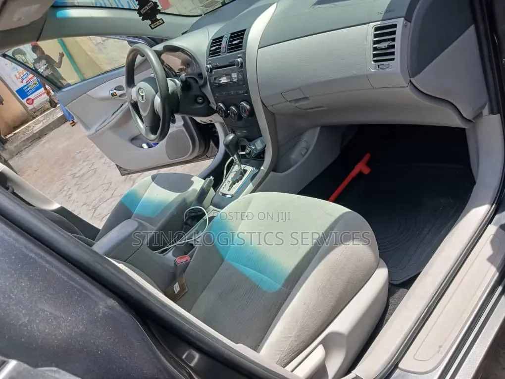 Toyota Corolla 2010 Gray