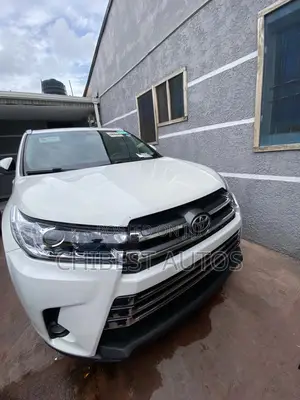 Toyota Highlander XLE 4dr SUV (3.5L 6cyl 6A) 2015 White