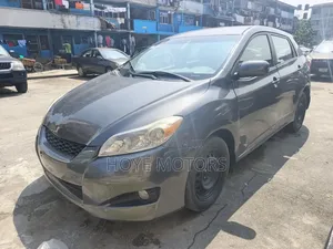 Toyota Matrix S Hatchback AWD (2.4L 4cyl 4A) 2011 Gray