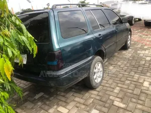 Volkswagen Golf 2000 Green