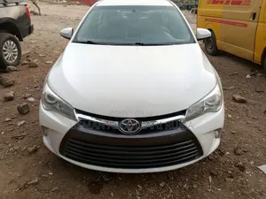 Toyota Camry SE 4dr Sedan (2.5L 4cyl 6A) 2015 White