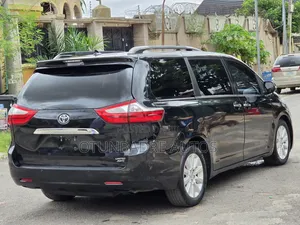 Toyota Sienna 2015 Black