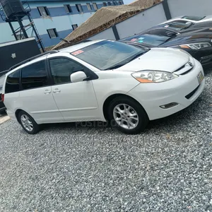 Toyota Sienna XLE Limited FWD 2006 White