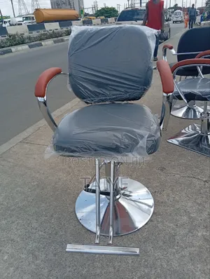 Good Barbie Salon Chair