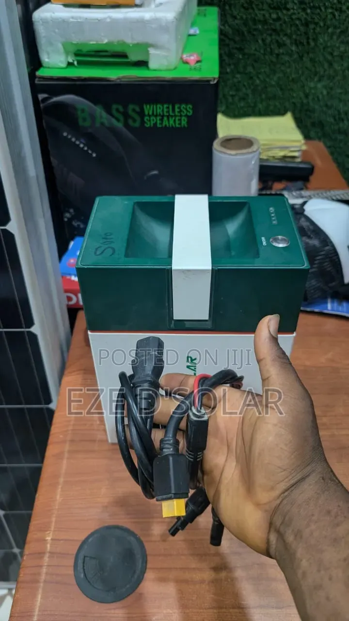 Neatly Used 1kwh Solar Generator