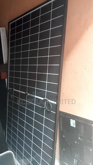 700w Jinko Half-Cut Solar Panel