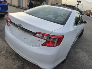 Toyota Camry XLE 4dr Sedan (3.5L 6cyl 6A) 2014 White