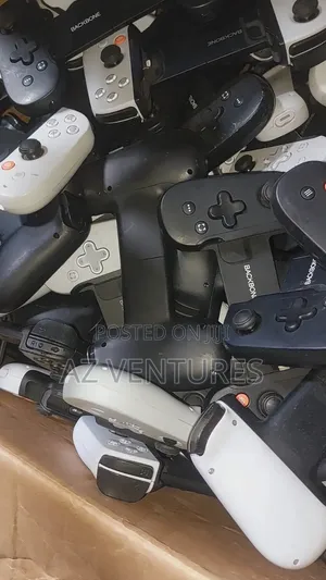 Backbone One Mobile Gaming Controller
For iPhone Xbox