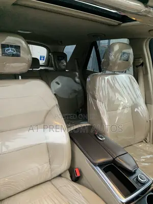 Mercedes-Benz M Class ML350 4MATIC 4dr SUV AWD (3.5L 6cyl 7A) 2015 Blue
