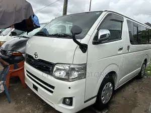 Toyota HiAce 2016 White