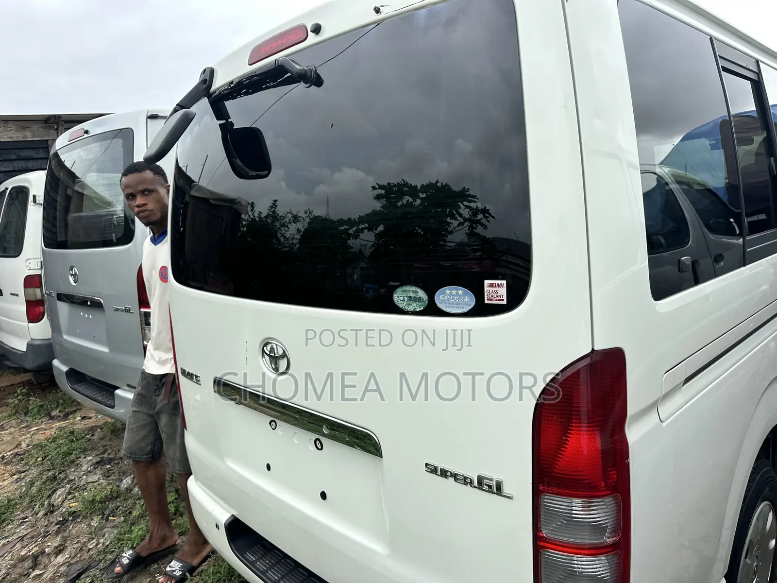 Toyota HiAce 2016 White