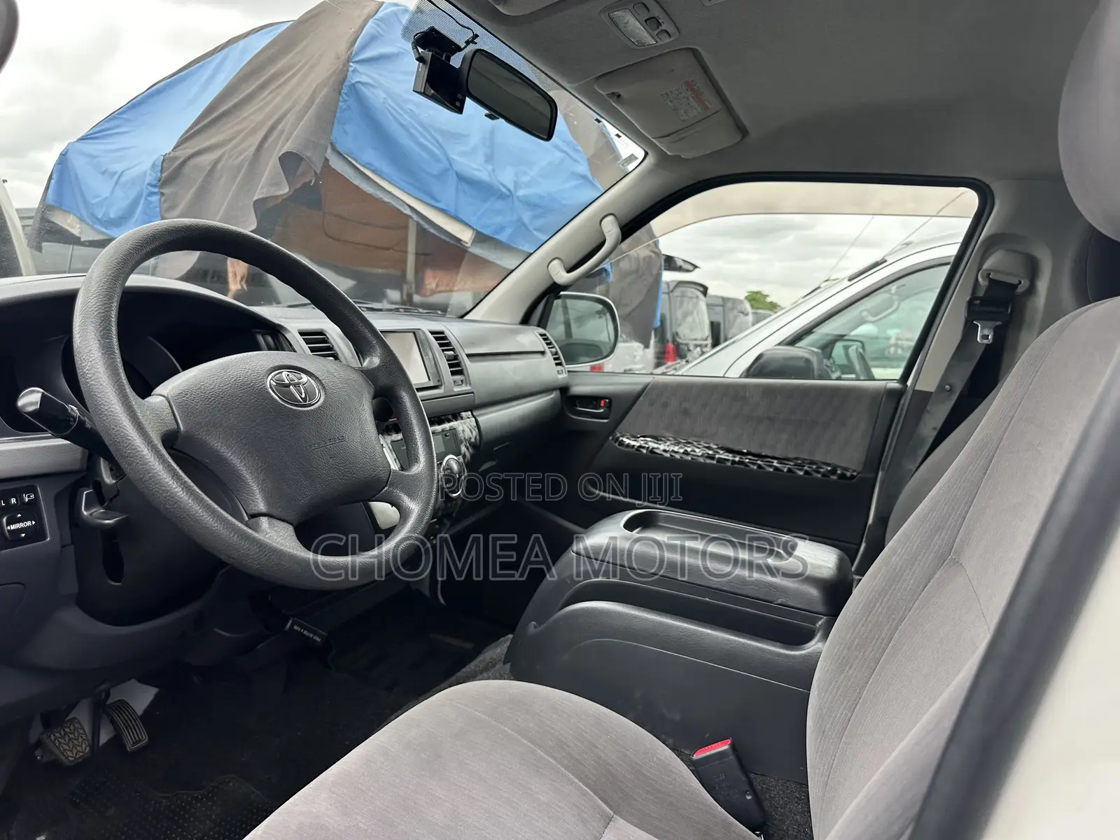 Toyota HiAce 2016 White
