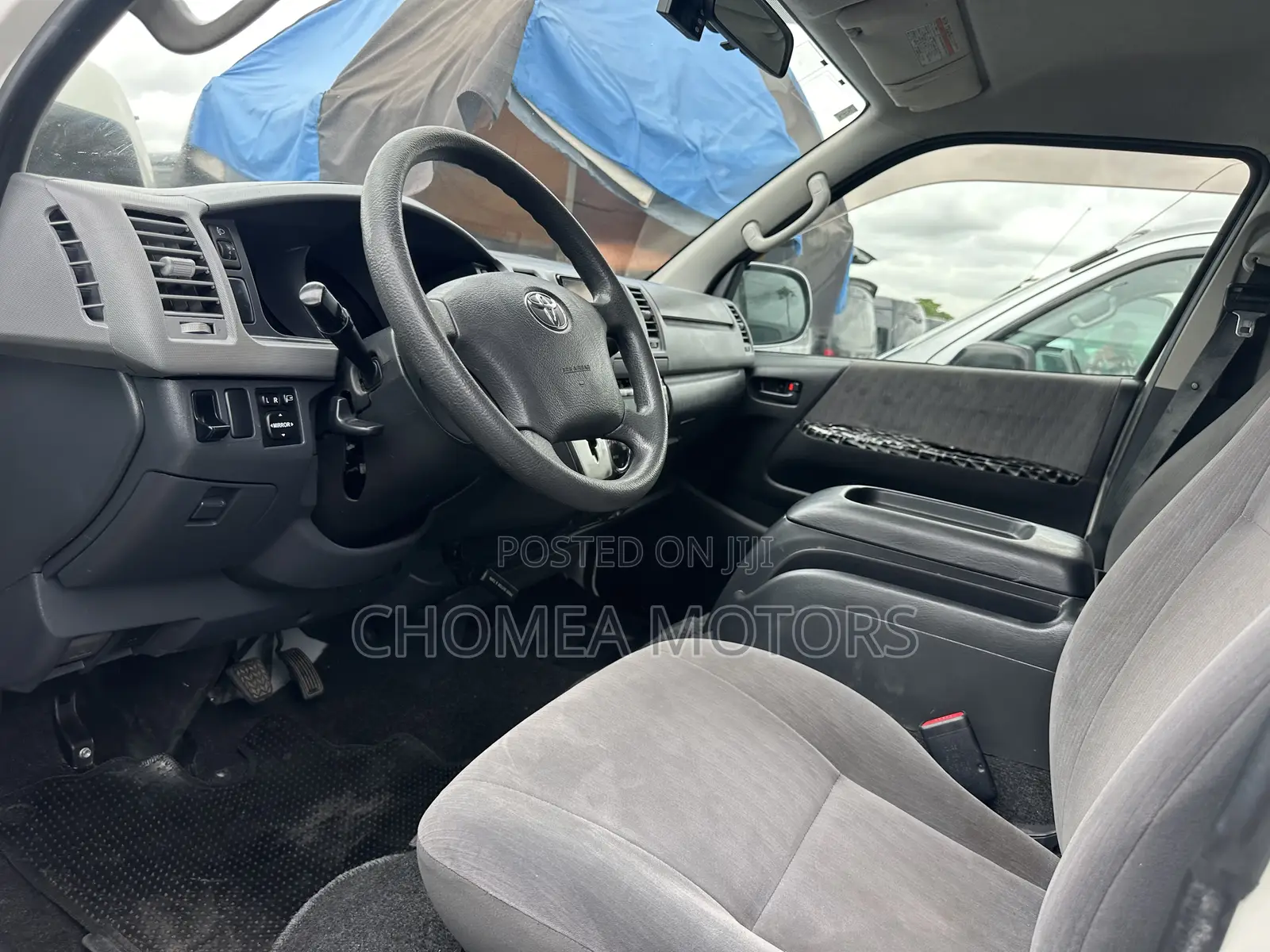 Toyota HiAce 2016 White