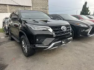 Toyota Fortuner 2023 Black