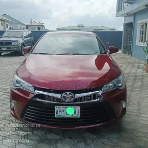 Toyota Camry XLE 4dr Sedan (2.5L 4cyl 6A) 2017 Red
