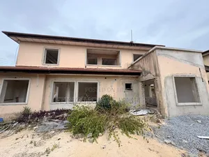 4bdrm Bungalow in Mini Estate, Lekki Phase 1 for sale