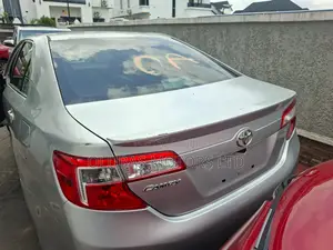 Toyota Camry SE Sport 4dr Sedan (2.5L 4cyl 6A) 2014 Silver