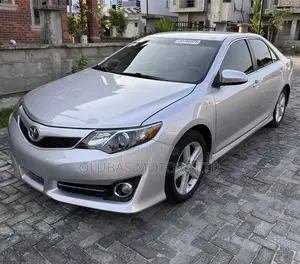 Toyota Camry SE Sport 4dr Sedan (2.5L 4cyl 6A) 2014 Silver