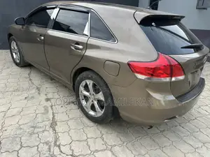 Toyota Venza V6 2010 Gold