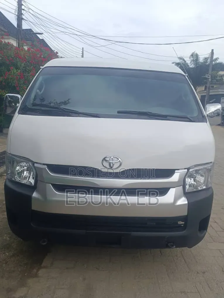 Toyota HiAce 2015 White