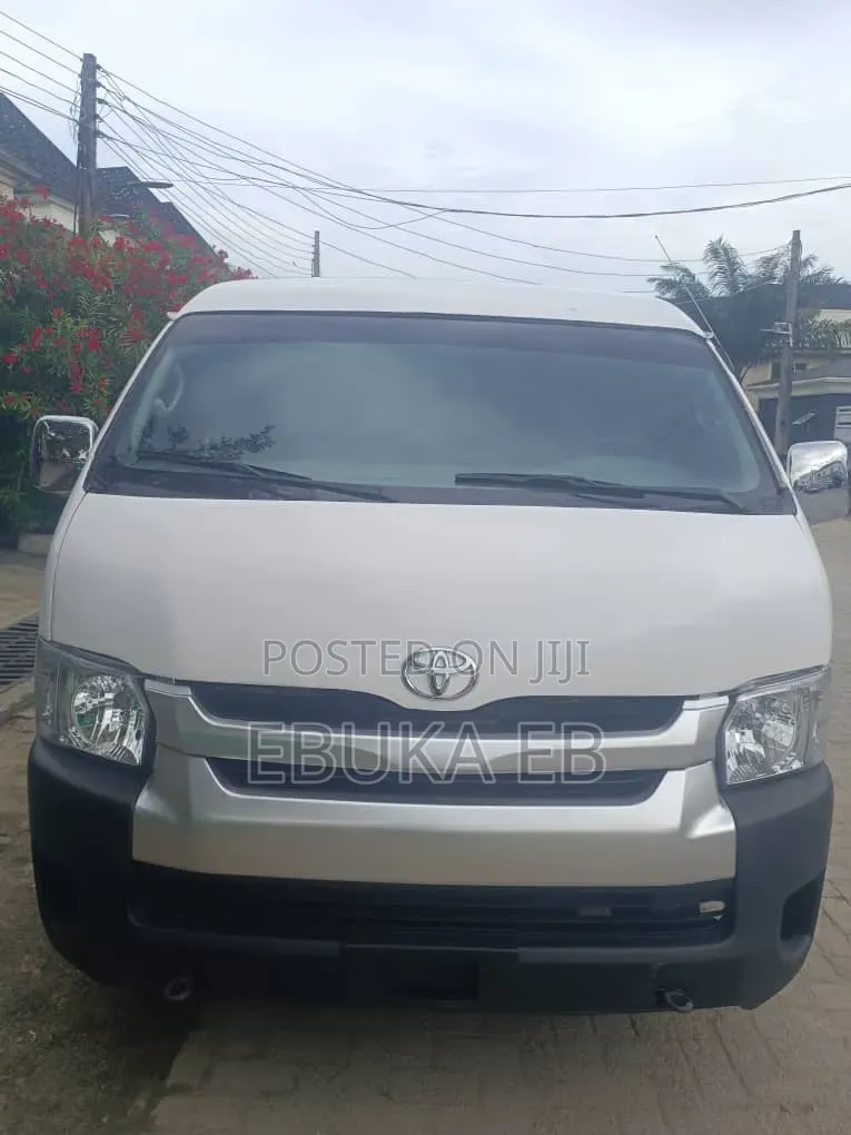 Toyota HiAce 2015 White
